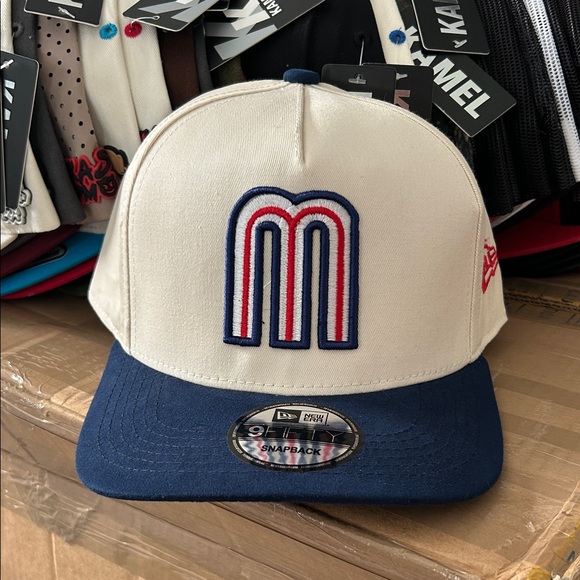 New Era White and Blue Snapback Hat - Picture 1 of 3